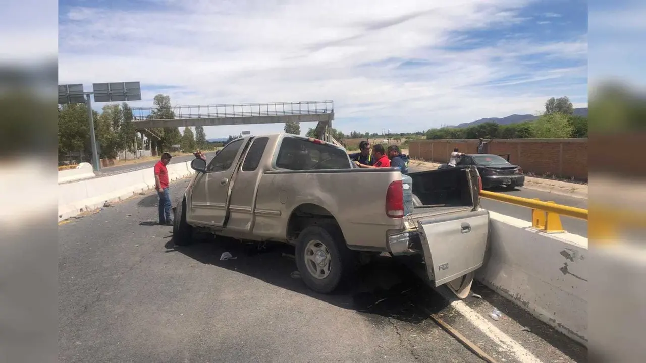 Muere una mujer en choque frente a la Normal de Aguilera