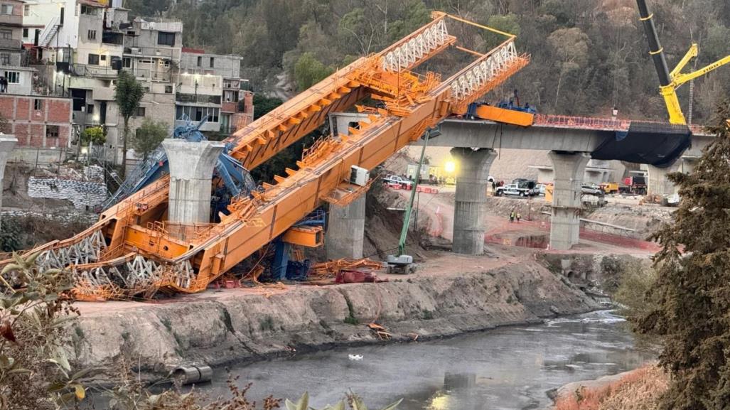 Otra más del Tren Interurbano, ahora se desploma grúa, no hay heridos