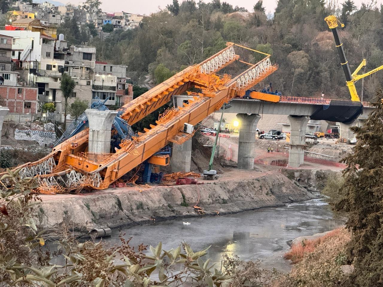 Grua colapsada en obras del Tren Interurbano. Foto: Cortesía