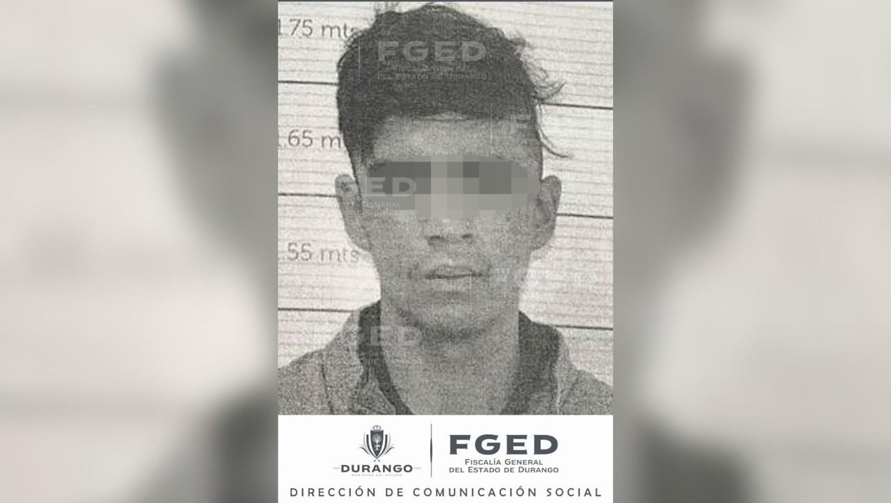 Alexander luego de ser aprehendido por atacar a balazos a sus padres y asesinar a un hombre más. Foto: Facebook Fiscalía Durango.