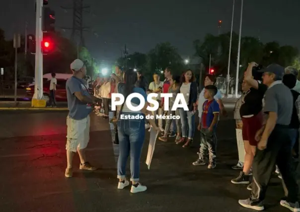 Bloquean la vía José López Portillo para exigir agua (VIDEO)