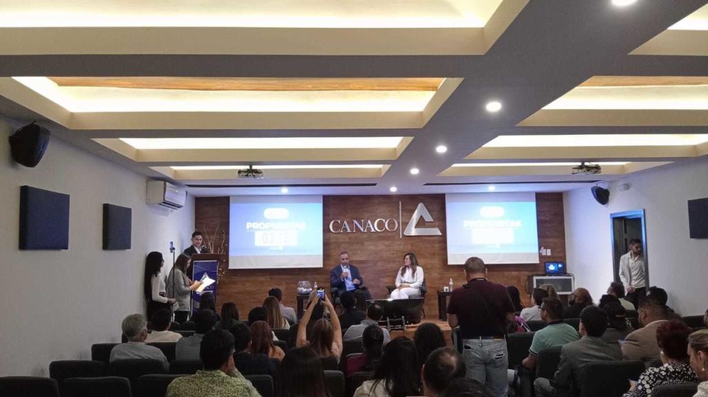 Participan candidatos en Foro de Canaco