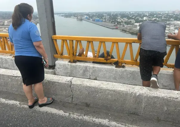 Personal de la Guardia Estatal evita suicidio en el Puente Tampico