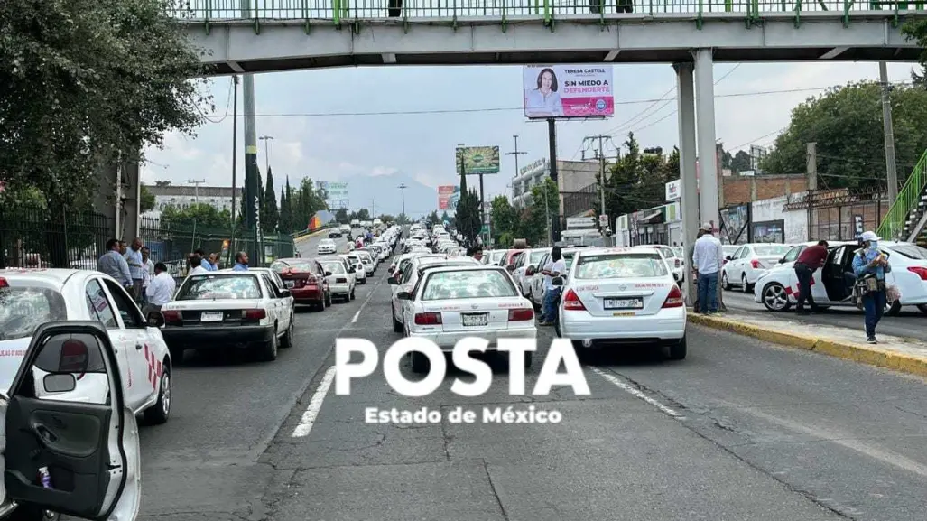 Bloquean taxistas  Paseo Tollocan exigen alto a los operativos (VIDEO)