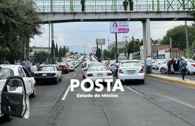 Bloquean taxistas  Paseo Tollocan exigen alto a los operativos (VIDEO)