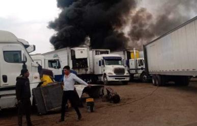 Incendio consume predio de llantas cerca de Parque 2000 en Toluca