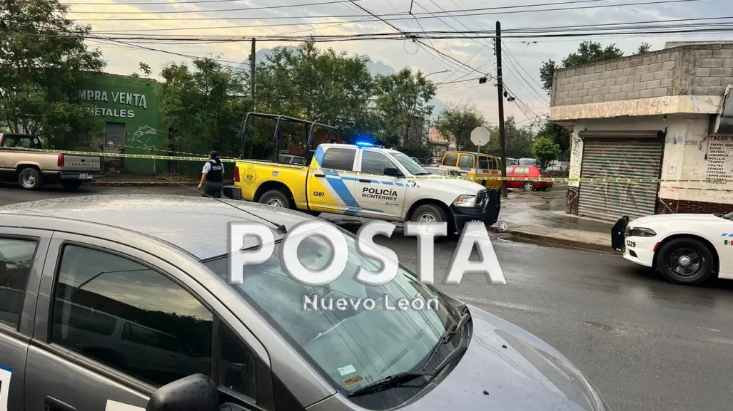 Carro con impactos de bala moviliza autoridades en Monterrey