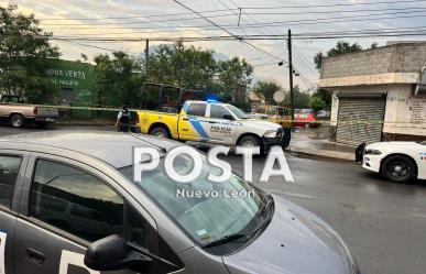 Carro con impactos de bala moviliza autoridades en Monterrey