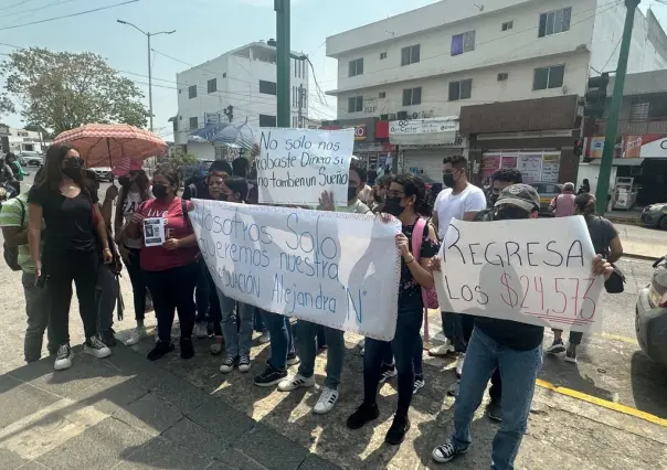 “Alejandra ratera, devuelve esa feria”