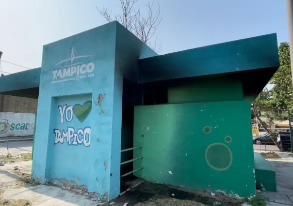 Niños vándalos incendian baños de un parque en Tampico