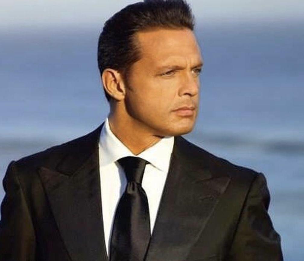 Luis Miguel cumple 54 años edad rodeado de éxitos