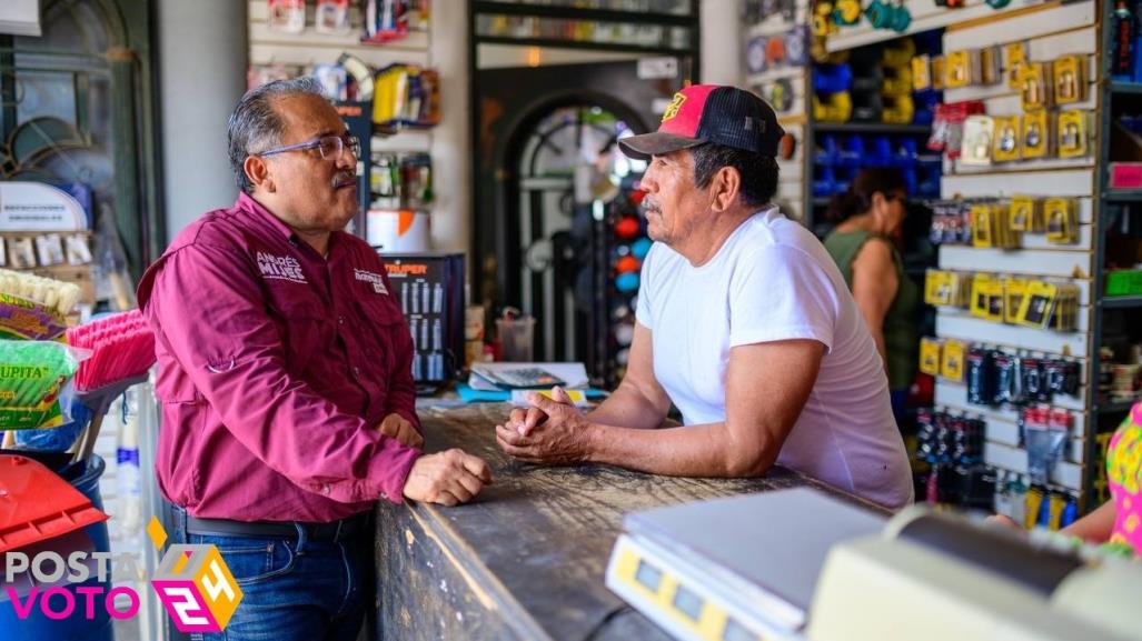 Candidato Andrés Mijes visita vecinos de Pedregal del Topo Chico