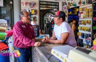 Candidato Andrés Mijes visita vecinos de Pedregal del Topo Chico