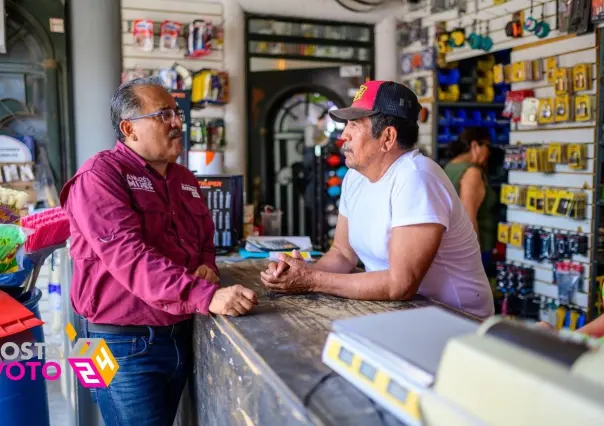 Candidato Andrés Mijes visita vecinos de Pedregal del Topo Chico