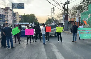 ¡Sin agua! Vecinos de Argentina Poniente, cierran vialidades exigiendo solución