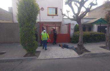 Hallan sin vida a hombre en la vía pública en Azcapotzalco