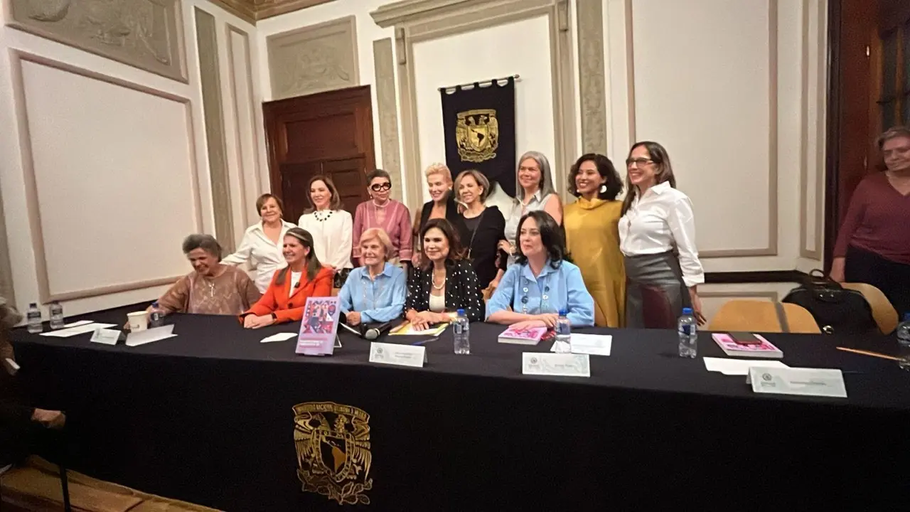 Distintas mujeres se encontraron para presentar un libro que ayude a más personas. Foto: Omar Gómez