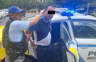 Se lleva hombre ropa sin pagar y lo detienen en Monterrey