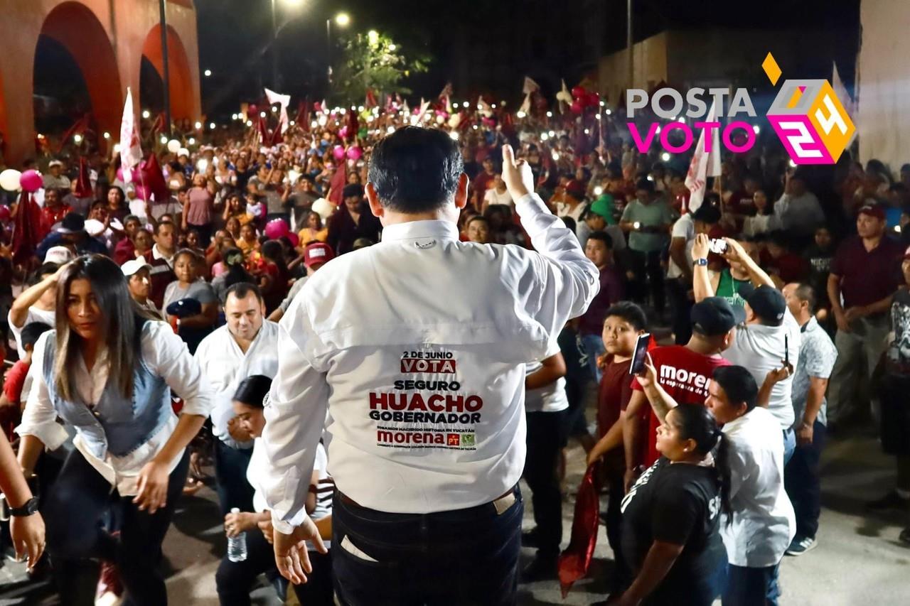 Huacho Diaz Mena, en su recorrido por los municipios, Tunkás, Dzitás y Uayma. Foto: Cortesía