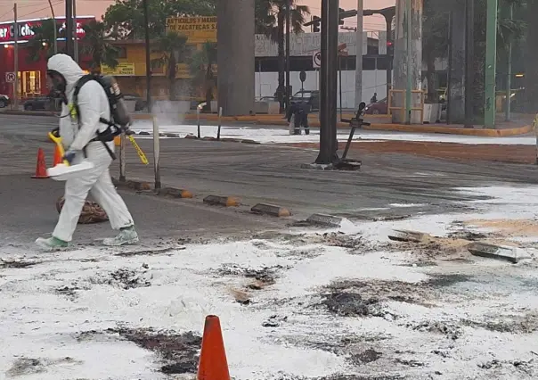 Derrame de sustancia tóxica causa caos vial en Ruiz Cortines (VIDEO)