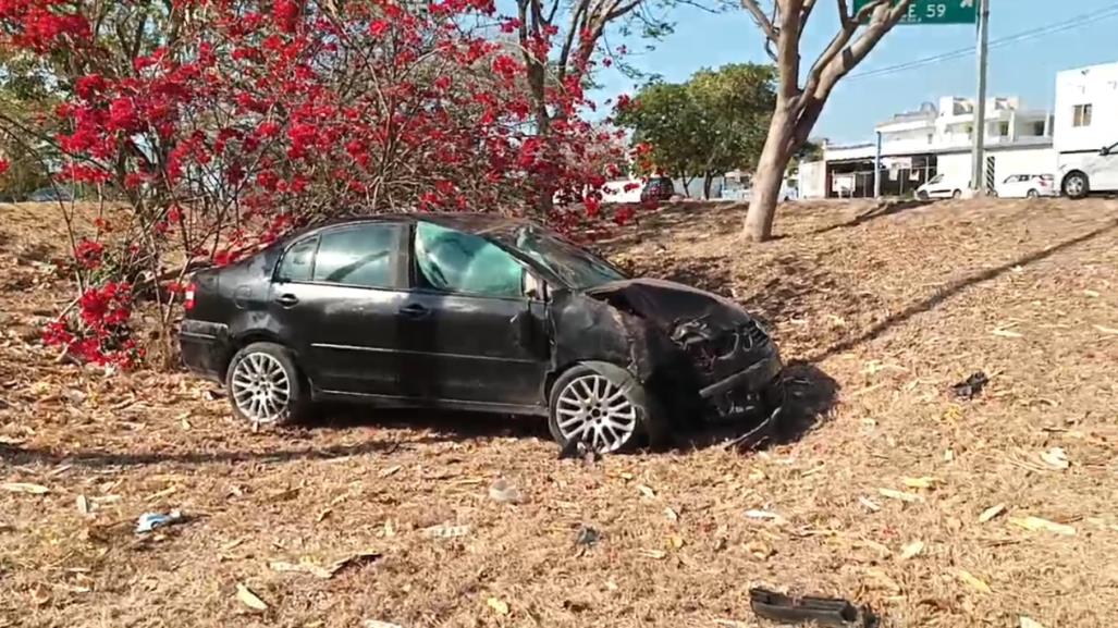 Joven conductor se salva tras un aparatoso accidente en Mérida