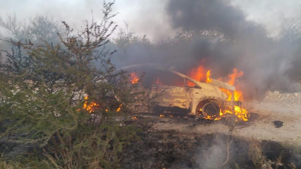 Hallan auto en llamas en brecha de Zuazua: reportan 2 muertos