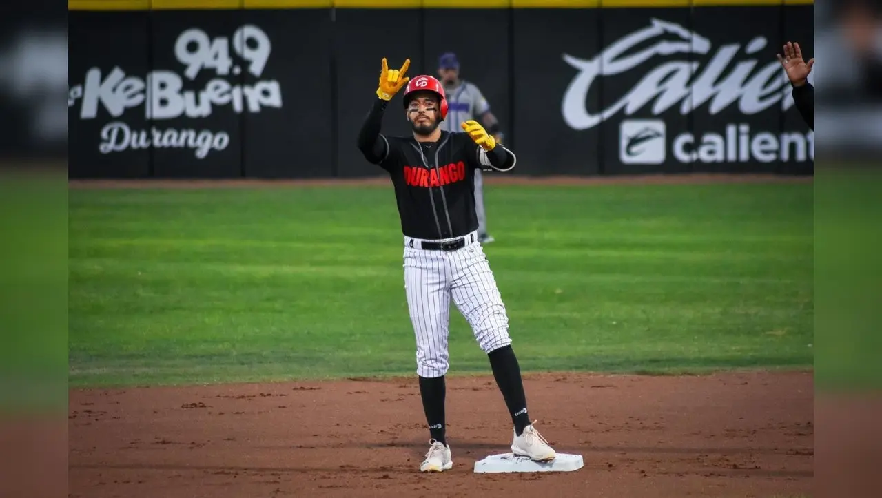 Jugador de Caliente de Durango durante el segundo partido de la serie ante Dorados de Chihuahua. Foto: Facebook Caliente de Durango.