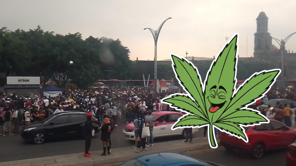 Con marcha y fumada masiva colectivos celebran día 4:20 en CDMX