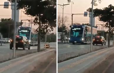 Captan a conductor transitando sobre el carril exclusivo para el IE-TRAM