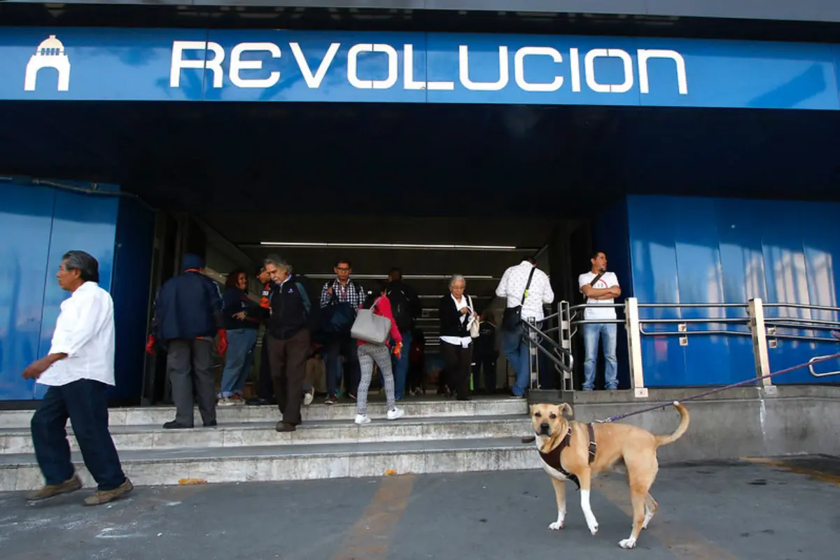 Salida del metro Revolución, Foto: Gobierno de la Ciudad de México