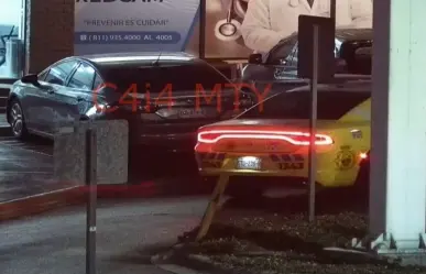 Policía de Monterrey asegura auto con placas falsas en Cumbres