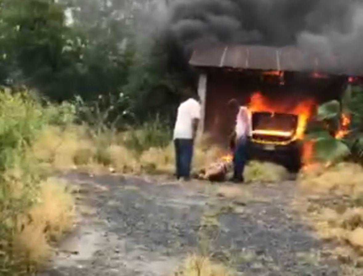 Incendio en garaje de un domicilio en Hualahuises. Foto: Diego Beltrán