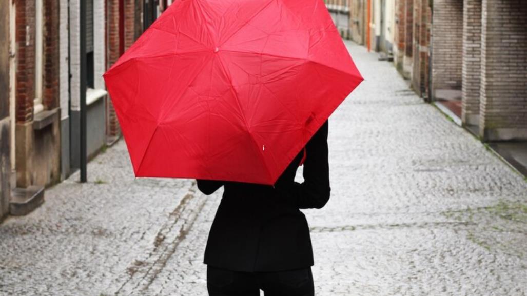 ¡No guardes la sombrilla!, siguen altas temperaturas y ligeras lluvias en CDMX