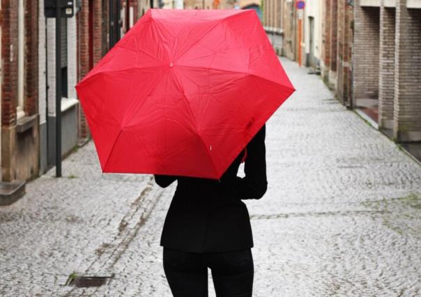 ¡No guardes la sombrilla!, siguen altas temperaturas y ligeras lluvias en CDMX