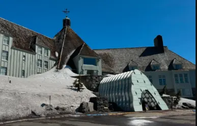 Reaperturan histórico hotel Timberline Lodge famoso por película El Resplandor