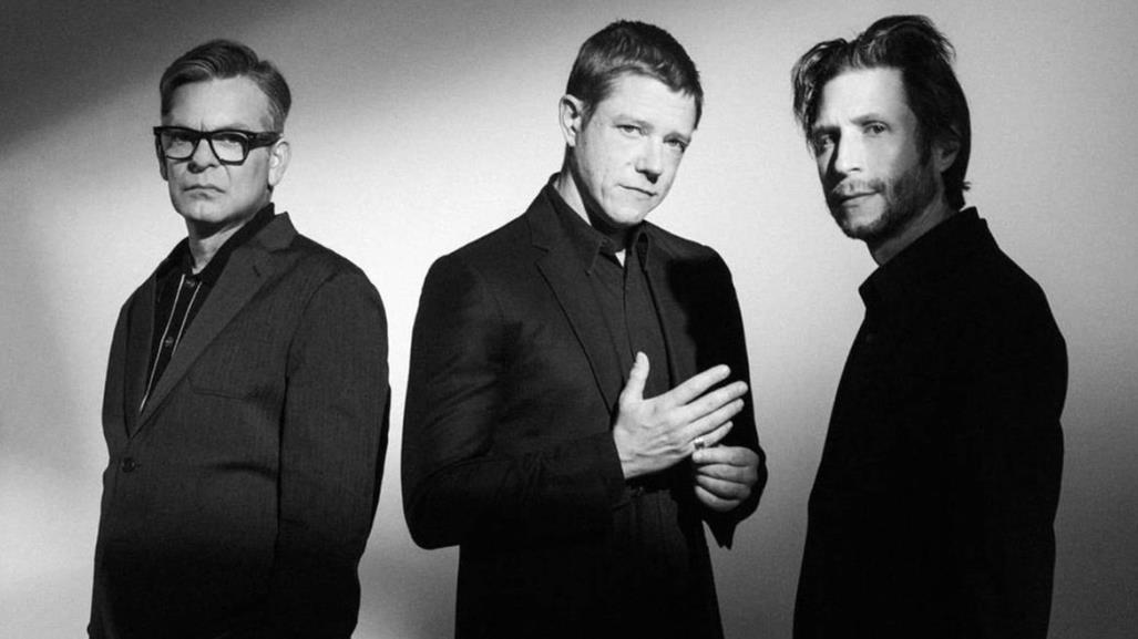 Interpol reúne a más de cien mil personas durante su concierto en CDMX