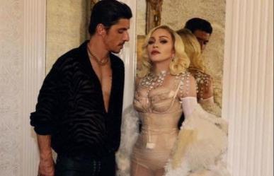 Madonna sube al actor Alberto Guerra durante su concierto en CDMX (VIDEO)