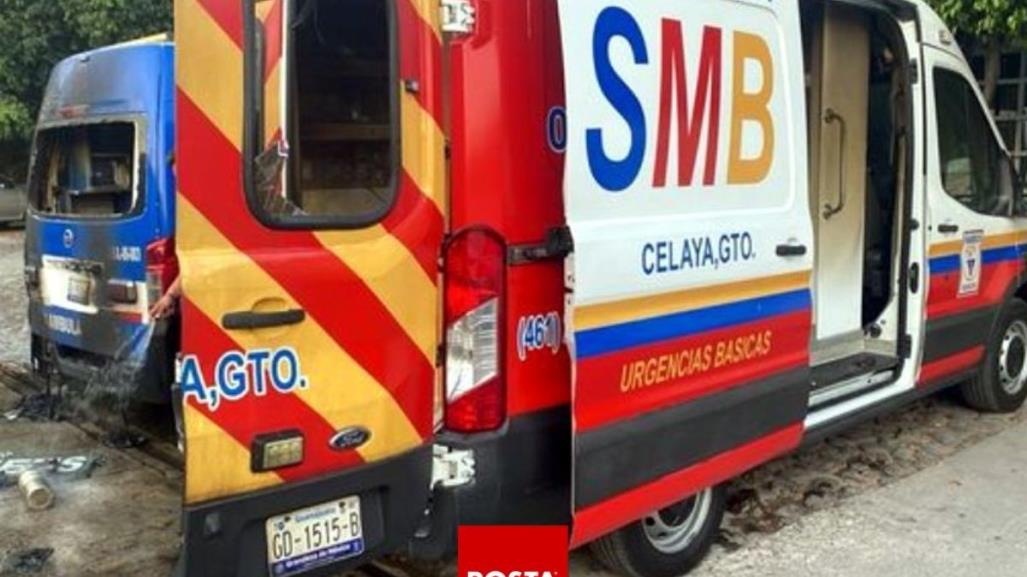 Asesinan a dos paramédicos y le prenden fuego a su ambulancia en Guanajuato