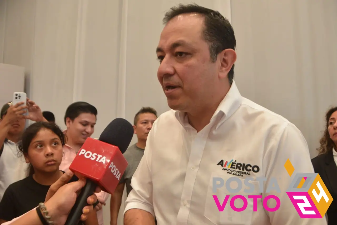 El candidato a diputado por Xalapa, Américo Zúñiga Martínez, agradeció la participación en el debate ciudadano. Aquí aparece en entrevista para POSTA. Foto: Rosalinda Morales / POSTA