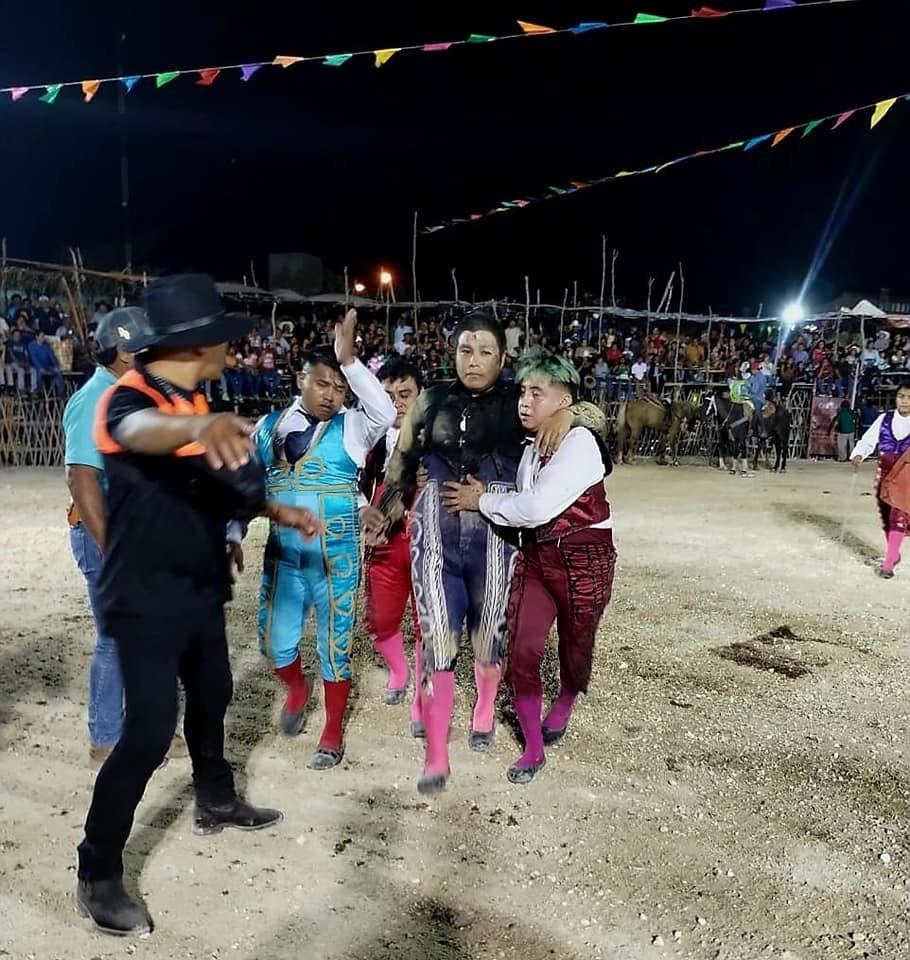 Mal domingo en una corrida de toros en  Dzityá