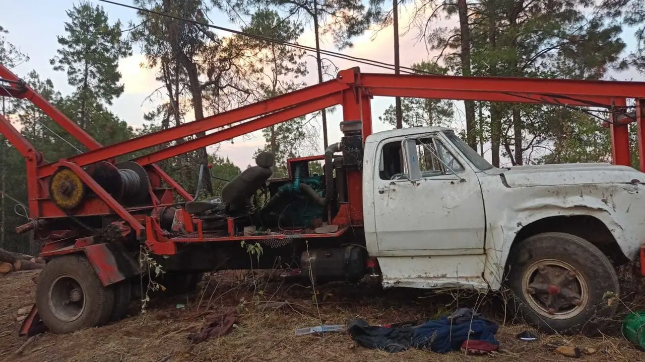Golpe a los talamontes en Texcaltitlán, aseguran tres camiones y madera ilegal