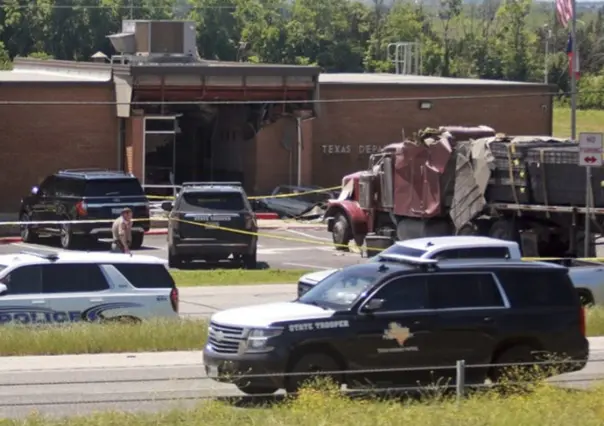 Muere segunda víctima tras choque de tráiler robado en Texas, Estados Unidos