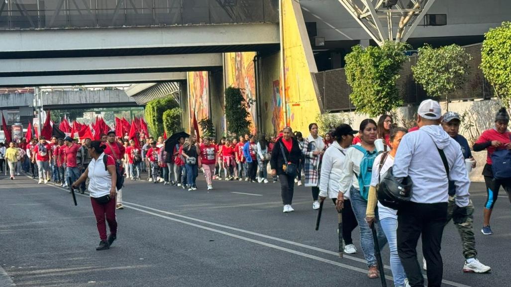 Integrantes del FPFV marchan por derecho a la vivienda, llegan al Zócalo