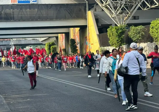 Integrantes del FPFV marchan por derecho a la vivienda, llegan al Zócalo