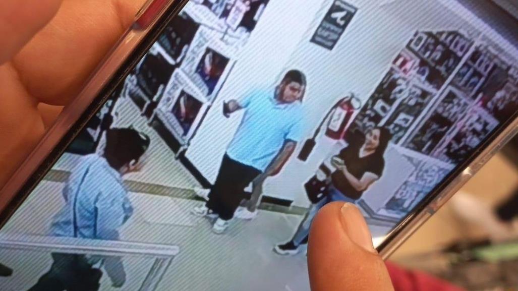 Sufre niño, cobarde robo de celular en tienda de Paseo Morelos