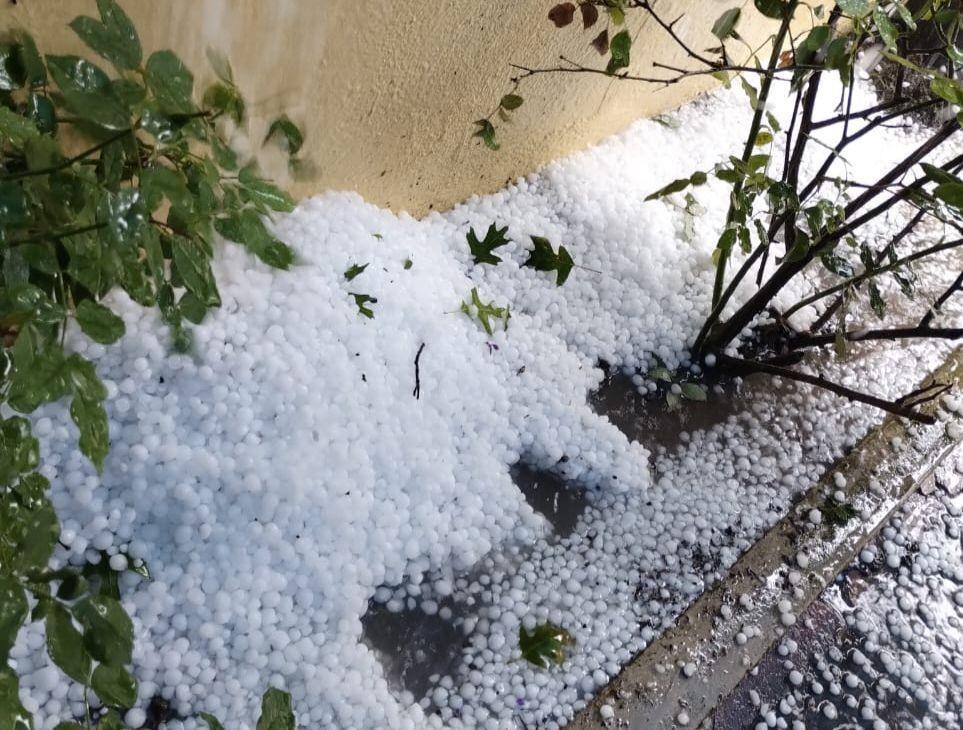 Cae granizada en Santiago, Nuevo León (VIDEO)