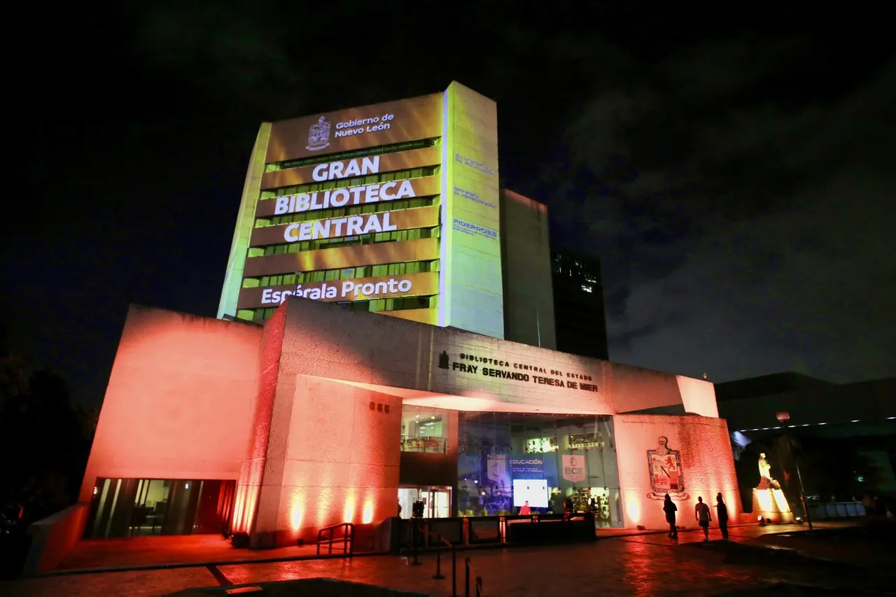 La Biblioteca Central ha sido un importante punto de referencia cultural en Nuevo León desde su fundación en mayo de 1986. Foto: Especial.