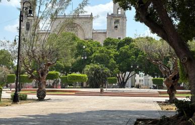 Retiran el asta bandera de la Plaza Grande de Mérida