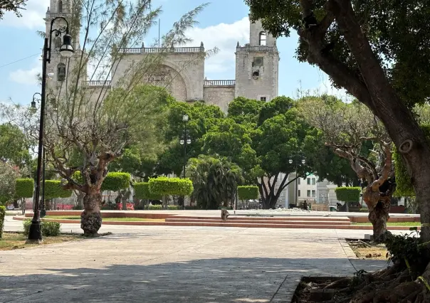 Retiran el asta bandera de la Plaza Grande de Mérida