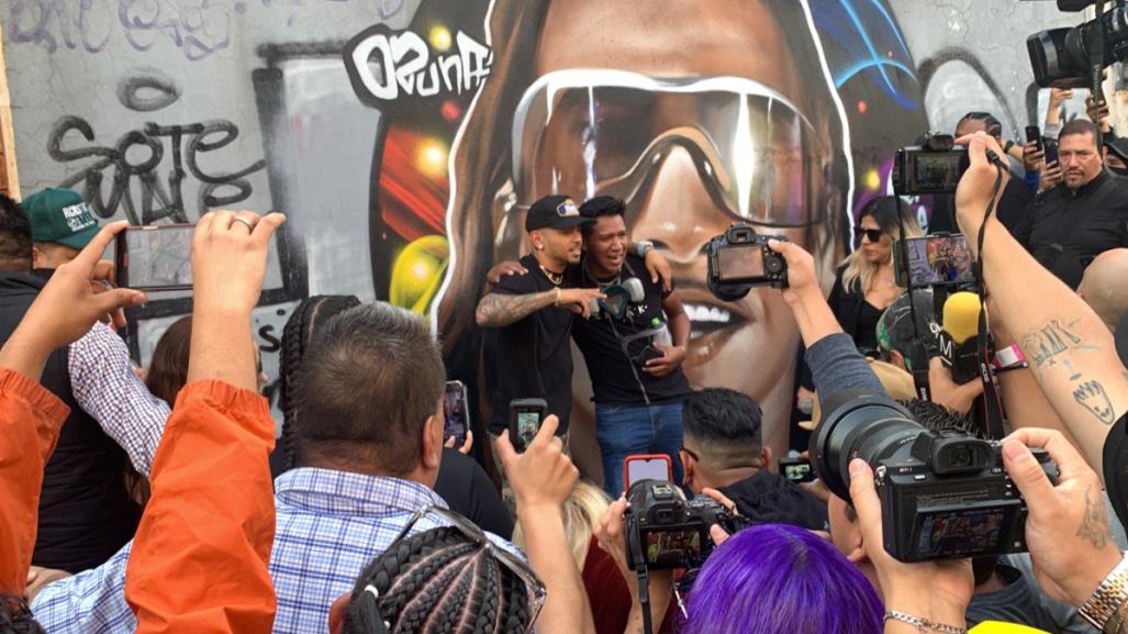 Visita sorpresa de Ozuna al barrio de Tepito a develar mural y enloquecer a fans